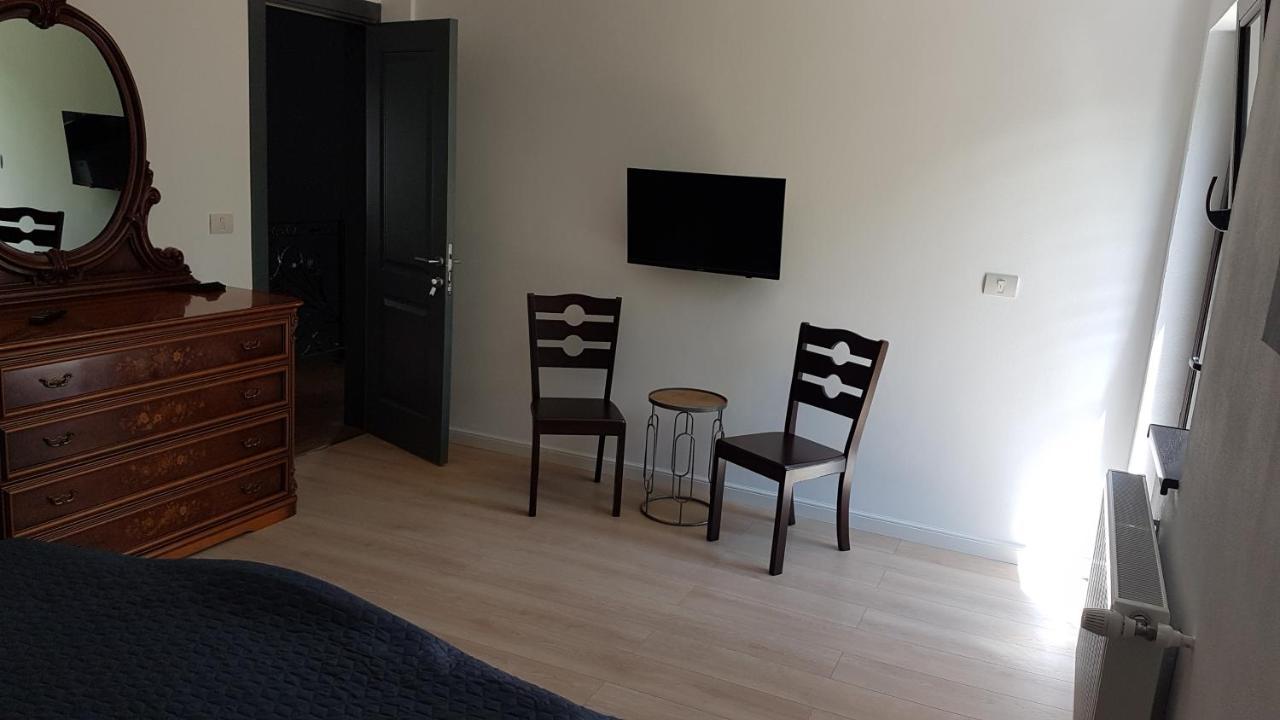 Casa Magnolia Hotel Douăzeci şi Trei August Buitenkant foto
