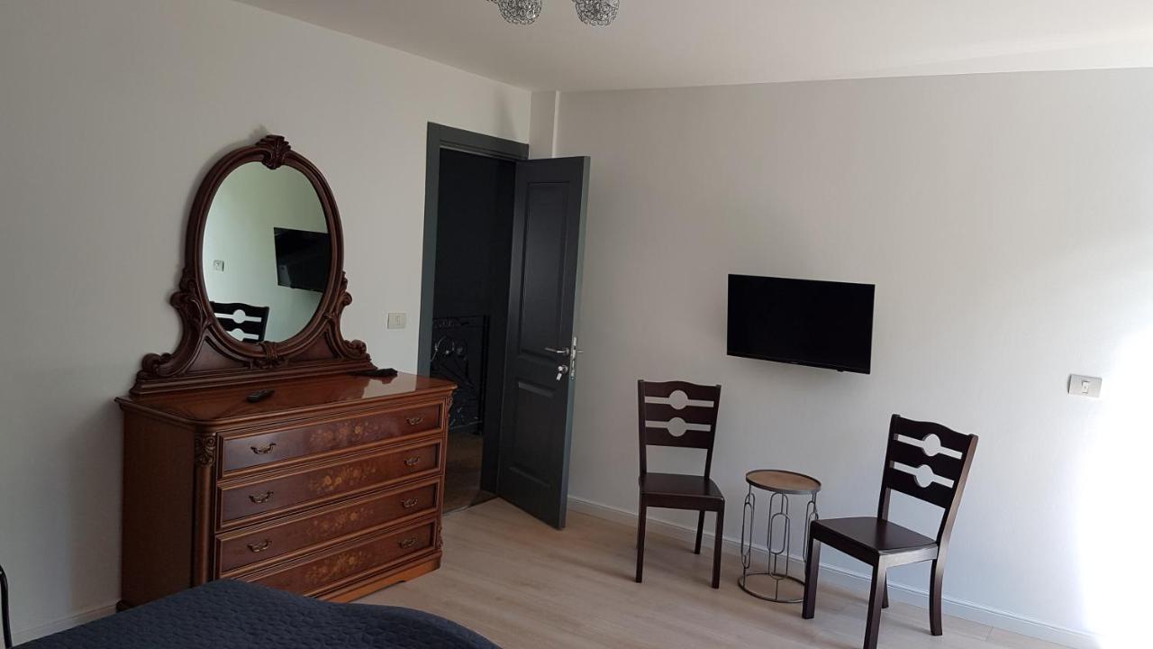 Casa Magnolia Hotel Douăzeci şi Trei August Buitenkant foto